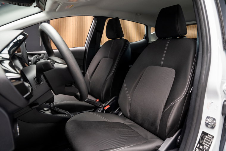 Vehicle Image 12