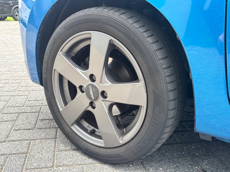 Vehicle Image 24