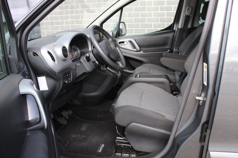 Vehicle Image 8