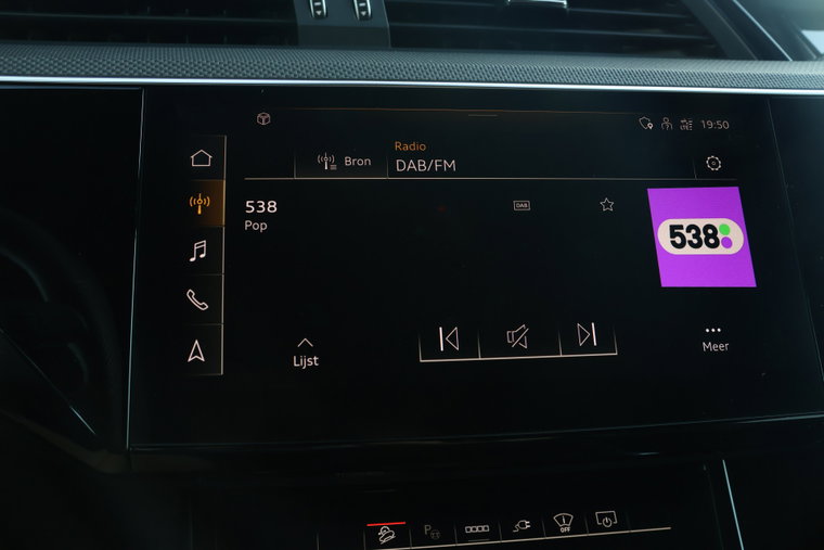 Vehicle Image 32