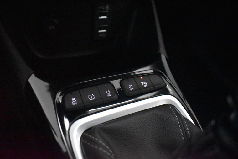 Vehicle Image 25