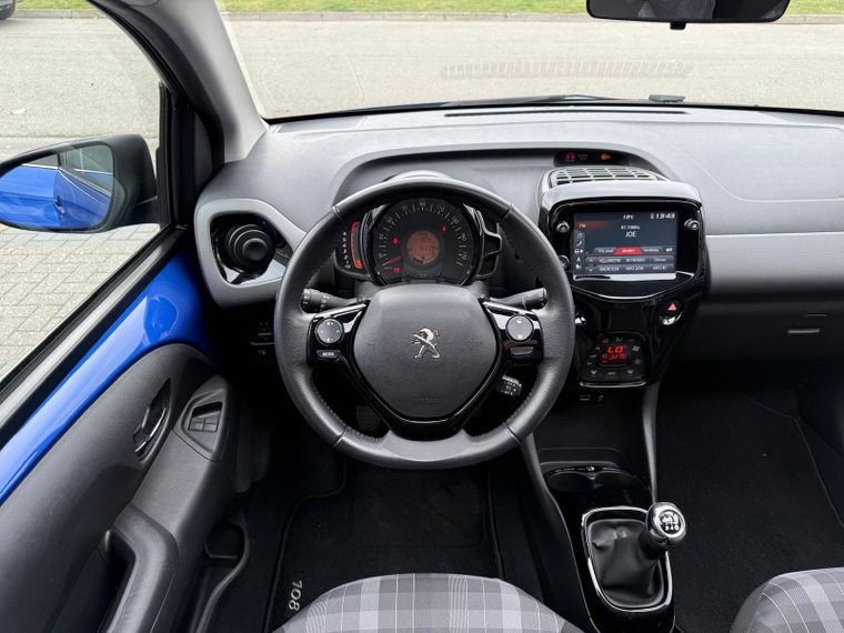 Vehicle Image 19