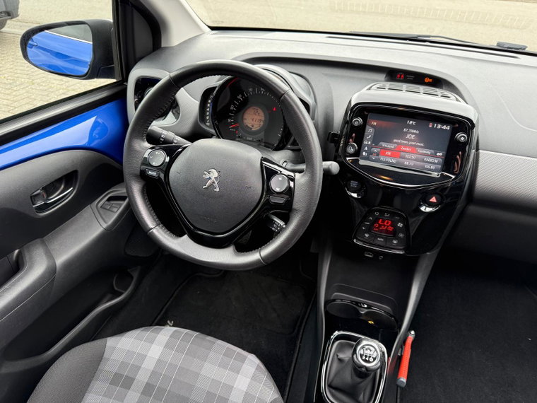 Vehicle Image 23