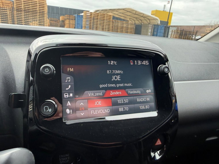 Vehicle Image 25