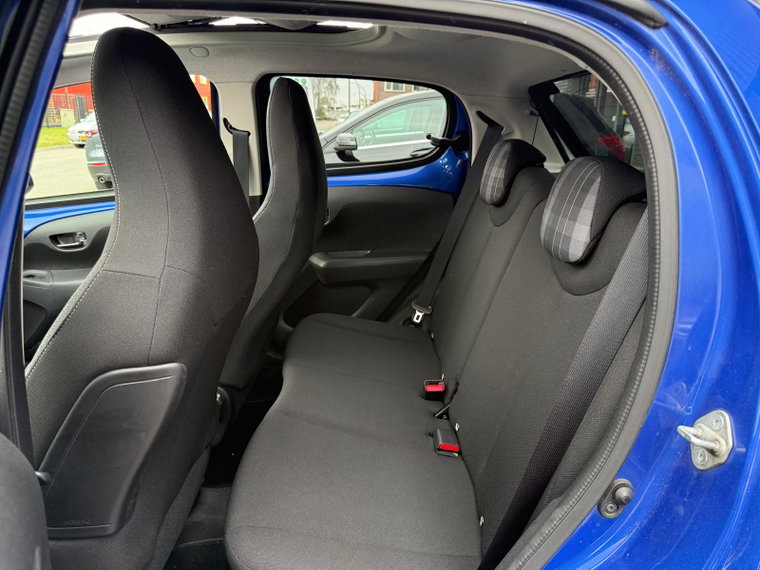 Vehicle Image 30