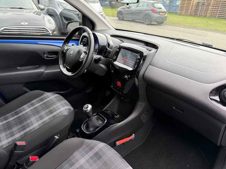 Vehicle Image 33