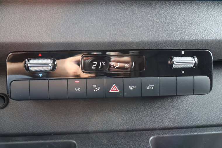 Vehicle Image 28