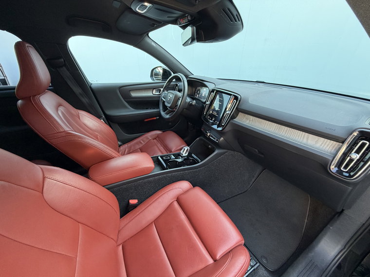 Vehicle Image 25