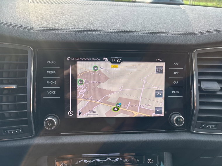 Vehicle Image 25