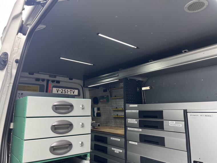 Vehicle Image 25