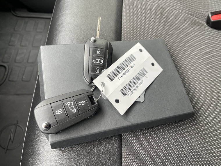 Vehicle Image 32