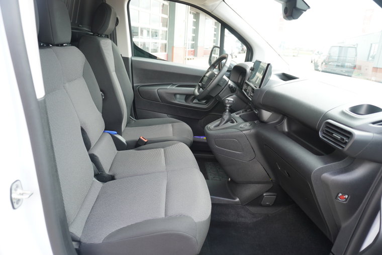 Vehicle Image 13