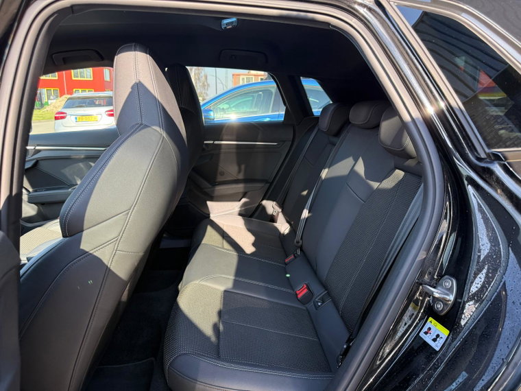 Vehicle Image 35