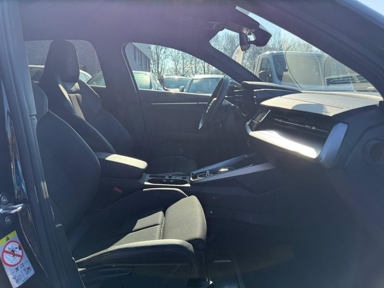 Vehicle Image 37