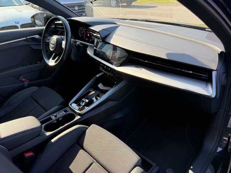 Vehicle Image 38