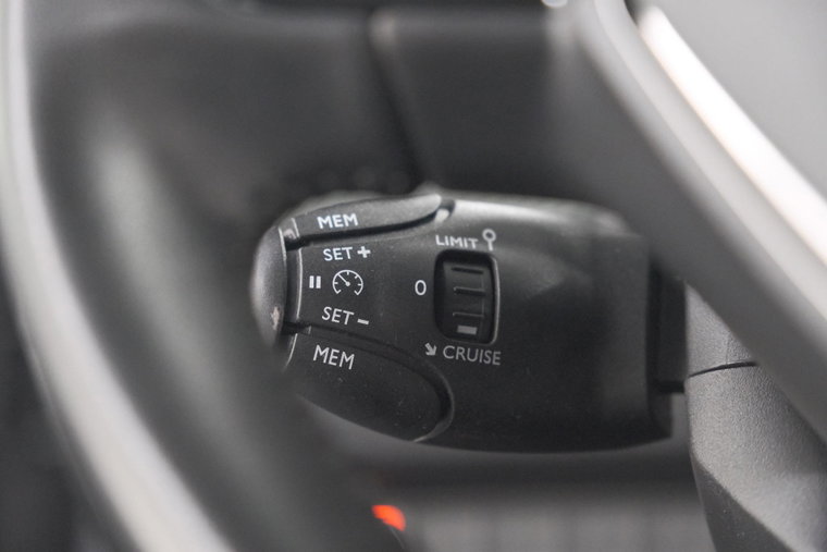 Vehicle Image 32