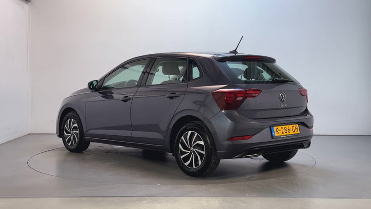Vehicle Image 6