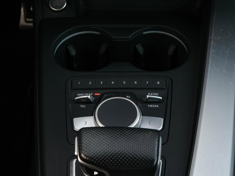 Vehicle Image 32