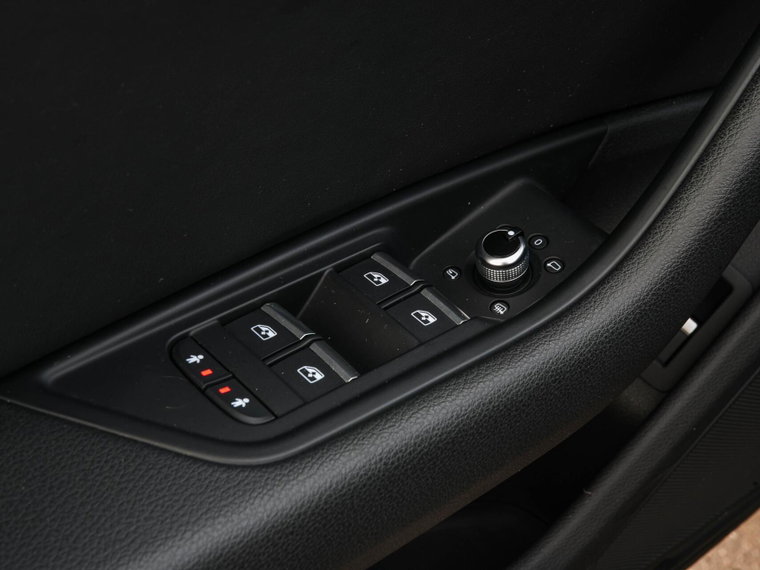 Vehicle Image 33