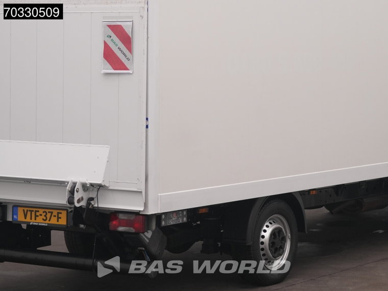 Vehicle Image 33