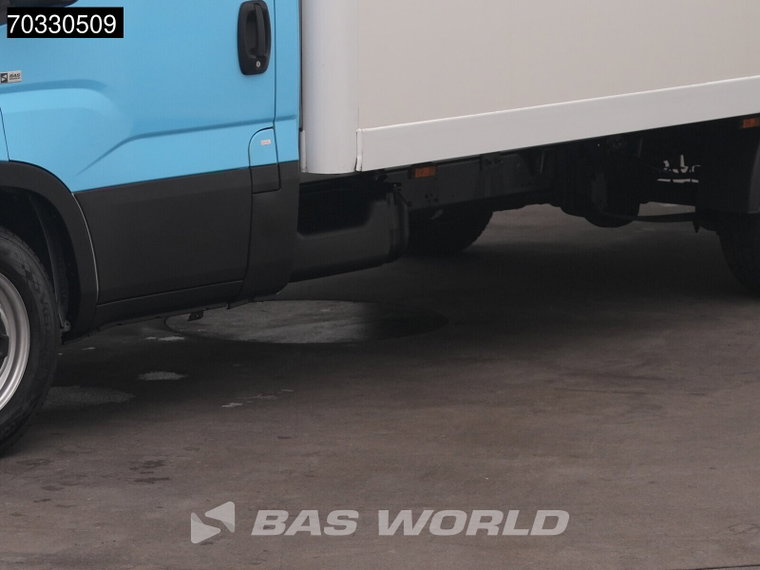 Vehicle Image 38