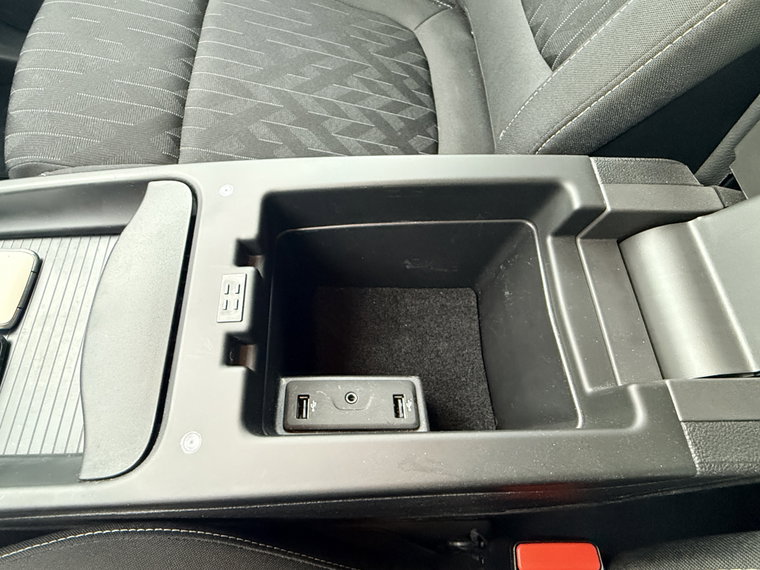 Vehicle Image 25