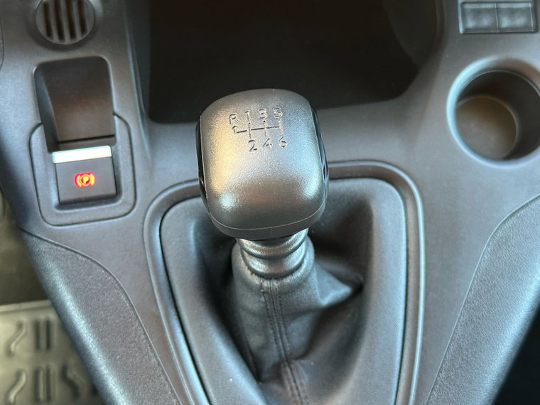 Vehicle Image 23