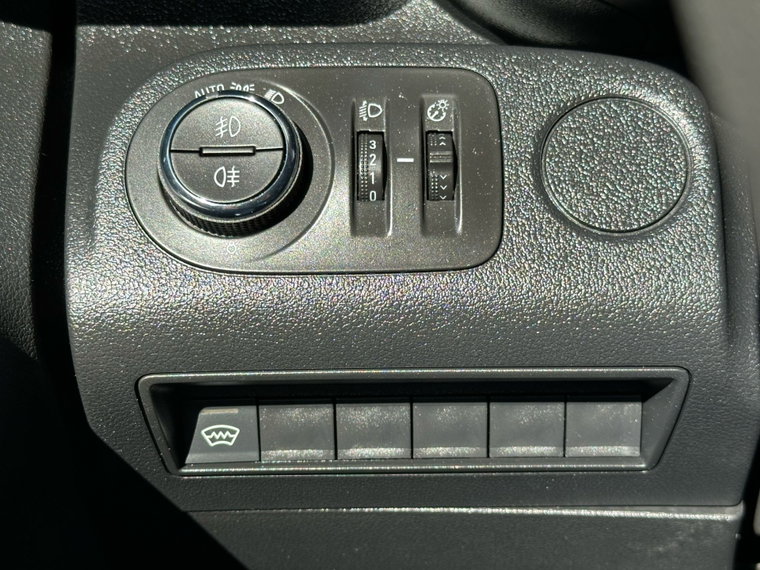Vehicle Image 25