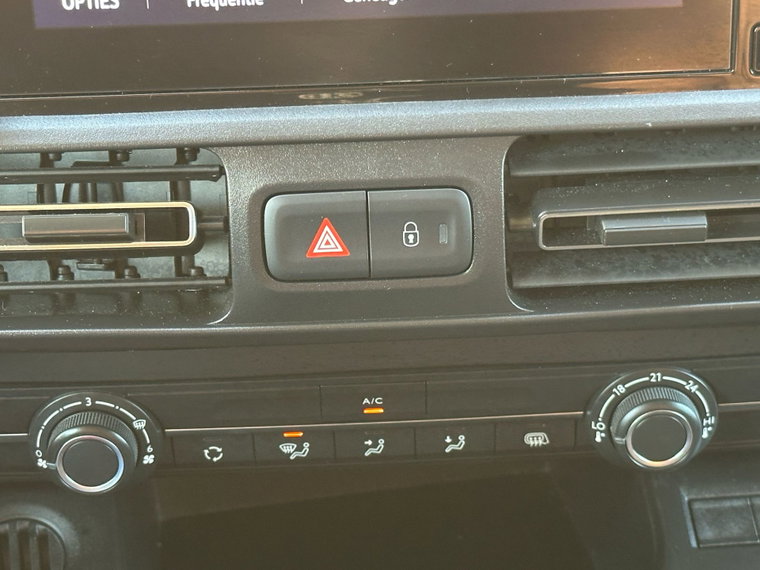 Vehicle Image 28