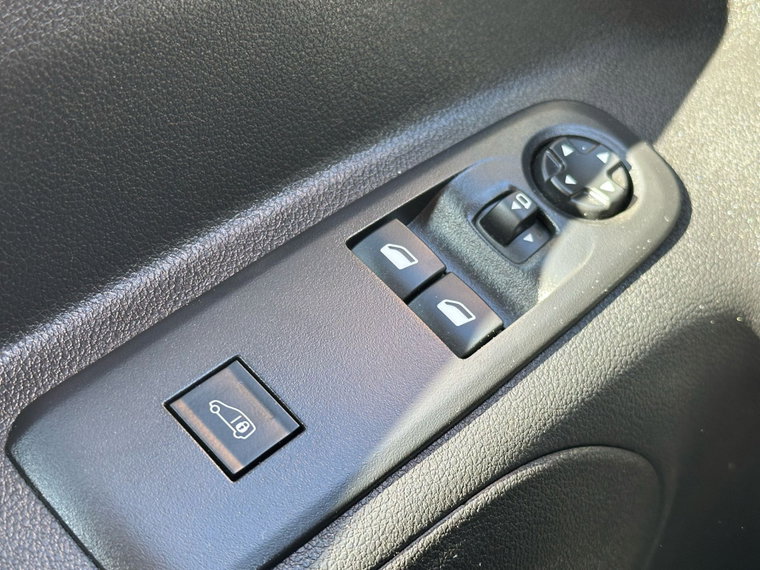 Vehicle Image 29