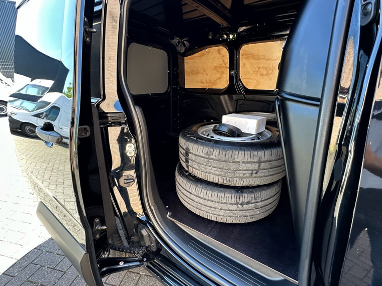 Vehicle Image 31