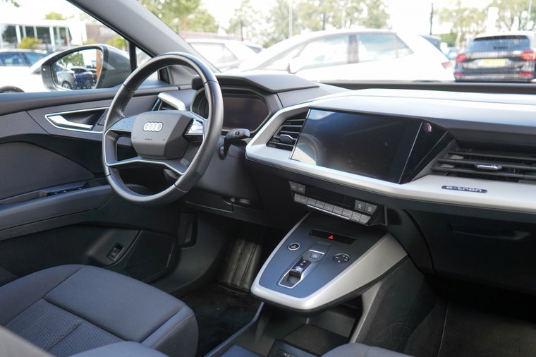Vehicle Image 33