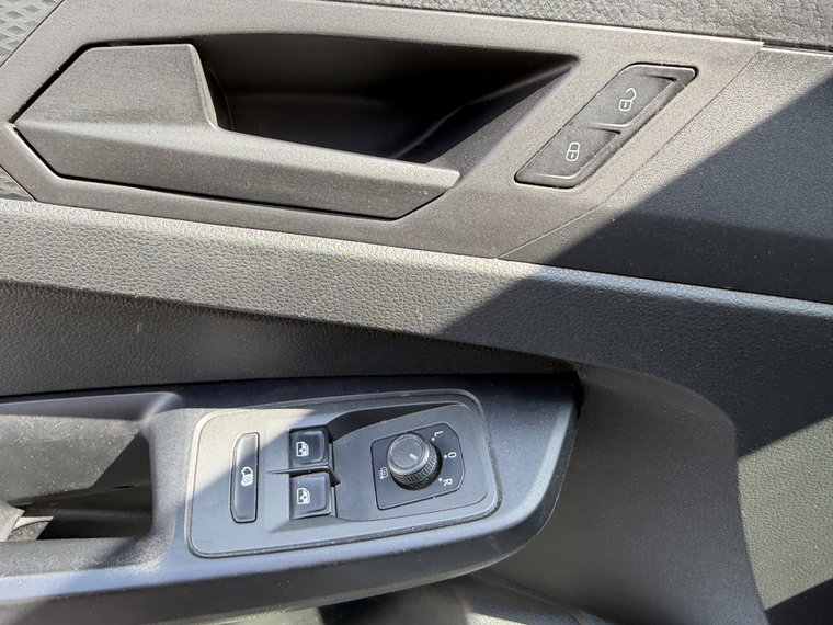 Vehicle Image 32