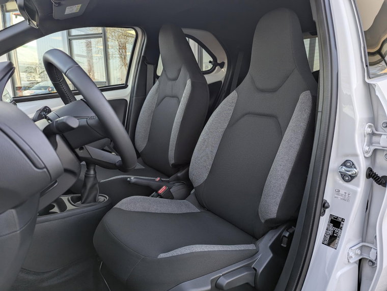 Vehicle Image 16