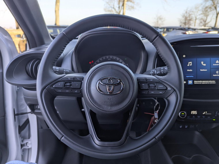 Vehicle Image 22