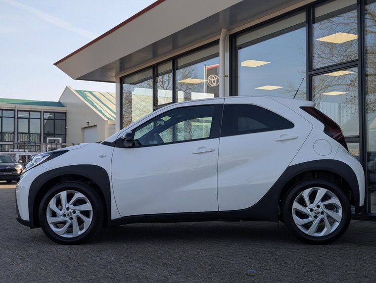 Vehicle Image 10