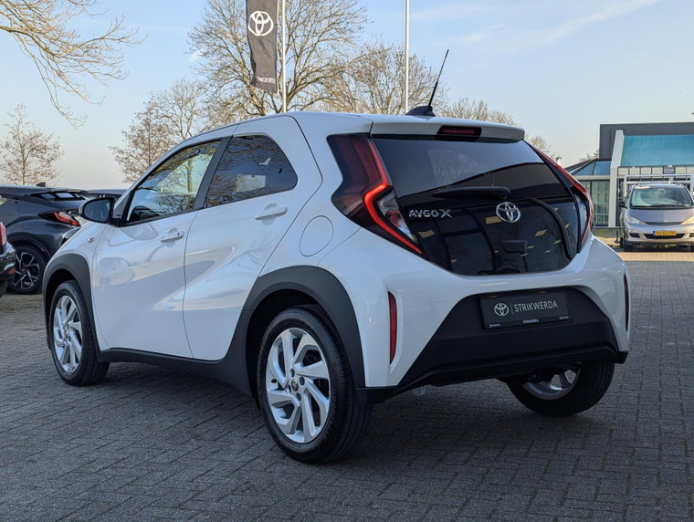 Vehicle Image 11