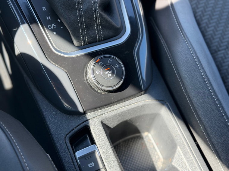 Vehicle Image 26