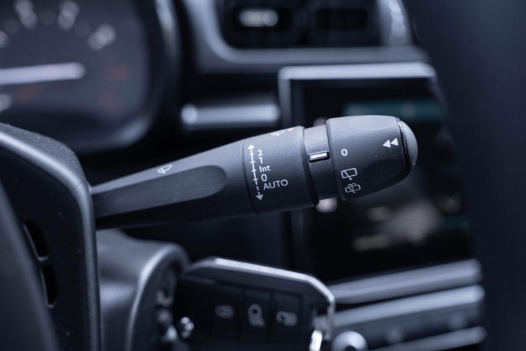 Vehicle Image 25