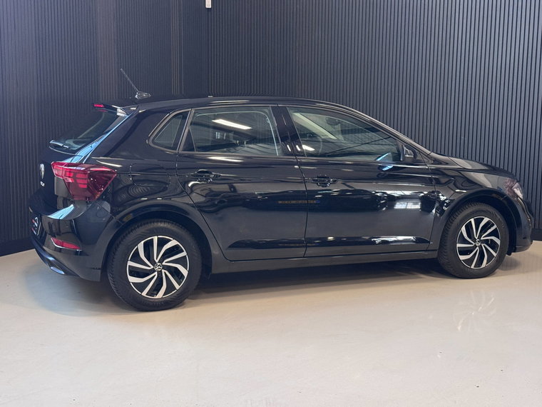 Vehicle Image 10