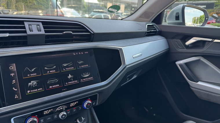 Vehicle Image 17