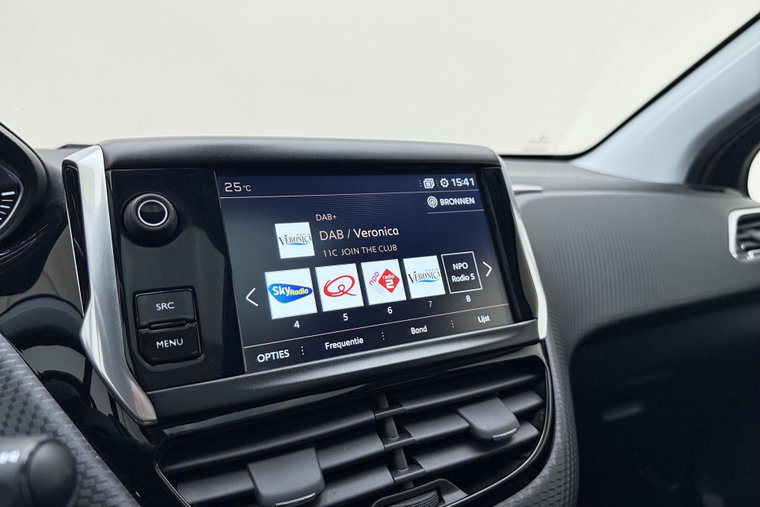 Vehicle Image 25