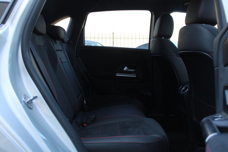 Vehicle Image 19