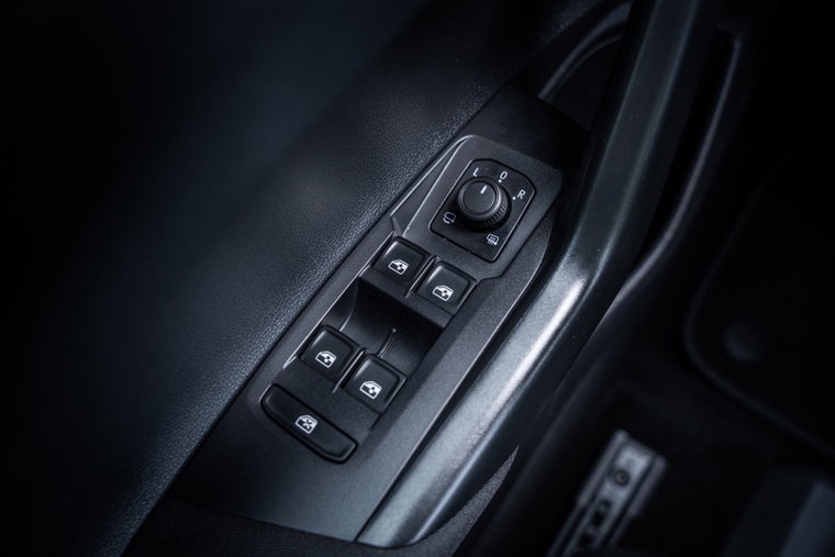 Vehicle Image 25