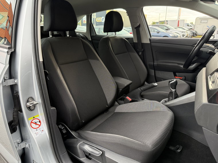Vehicle Image 32