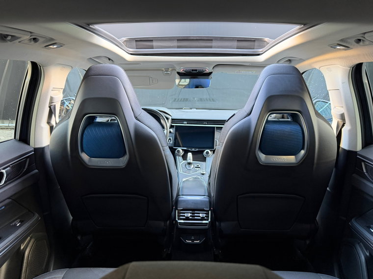 Vehicle Image 13