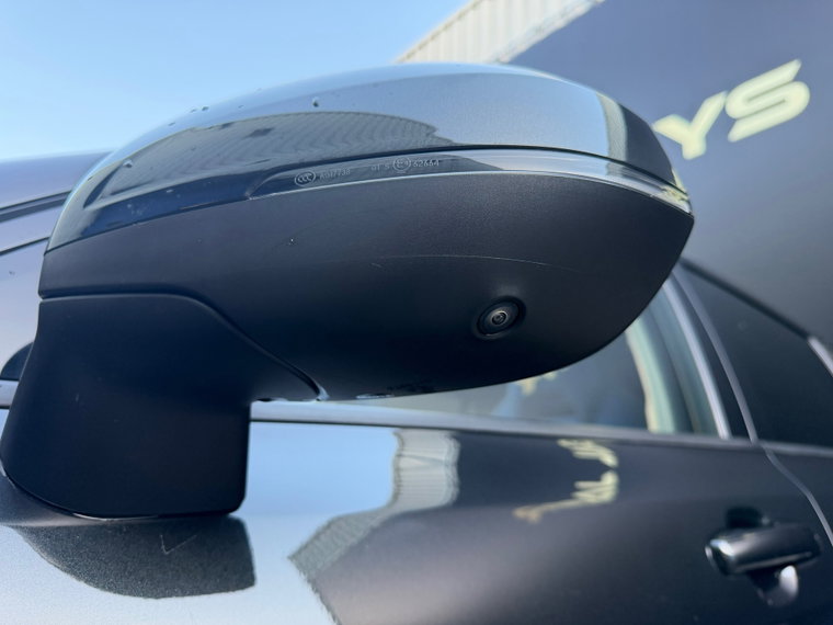 Vehicle Image 25
