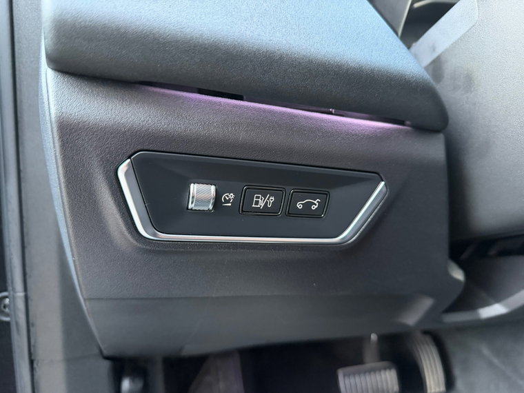 Vehicle Image 32