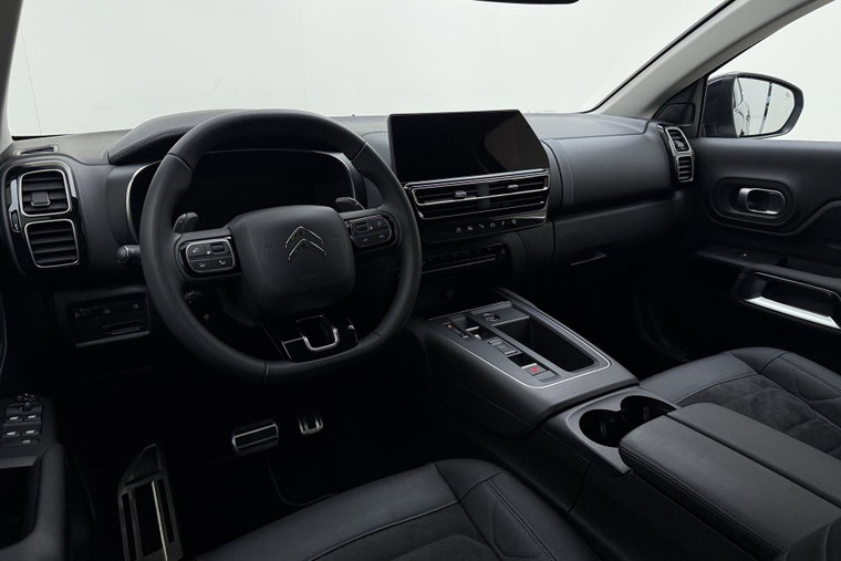 Vehicle Image 16