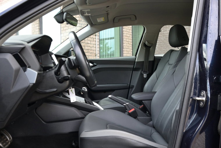Vehicle Image 8